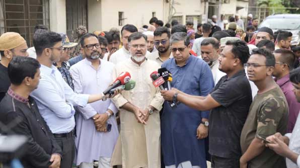 গাড়ির ধাক্কায় প্রাণ গেলো পরিচ্ছন্নতা কর্মীর, বাড়িতে প্রতিমন্ত্রী, ডিএনসিসি প্রশাসক ও এমপি