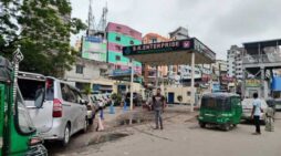 ‘গ্যাস নিতেই দিন শেষ, ভাড়া মারবো কখন’