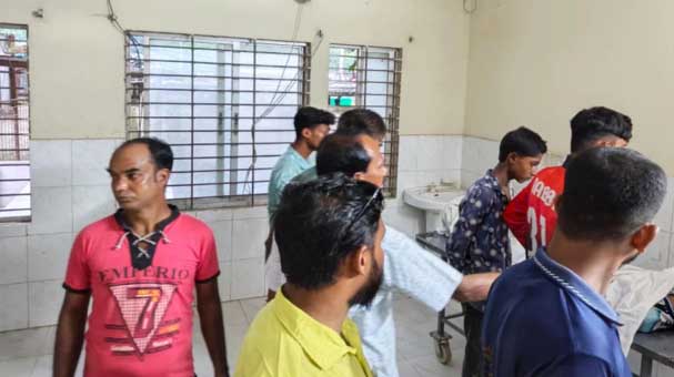 মেহেরপুরে ফুটবল মাঠে খেলোয়াড়ের মৃত্যু