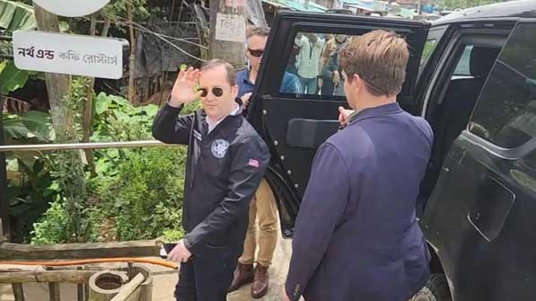 ট্রাম্পের বিশেষ দূত সার্জিও গোর’র রোহিঙ্গা ক্যাম্প পরিদর্শন