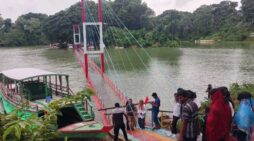 পর্যটকরা হতাশা নিয়ে রাঙ্গামাটি ছাড়ছেন