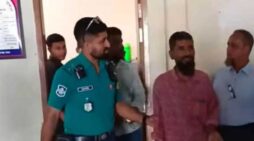 পানির দাবিতে সিটি করপোরেশনে গেলে ৬যুবককে তুলে দেওয়া হলো পুলিশের হাতে