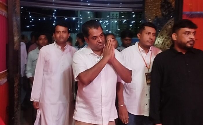 কসবায় পুজো মন্ডপ পরিদর্শনে তারেক আহমদ আদেল বলেন – দুর্গোৎসব বিভিন্ন সম্পদের মধ্যে সম্প্রীতির বন্ধন গড়ে তুলে